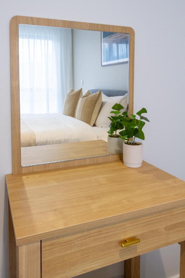 In The Heart Of It All: 2 Bed Cbd Townhouse Christchurch Exteriör bild
